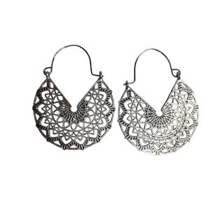 Silver Filigree Crescent Earrings 🩷 2/$5